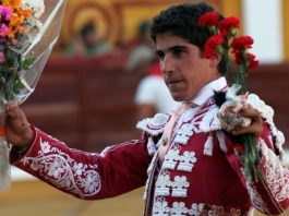 Rafael Cerro recogiendo el cariño del público. (FOTO:Gallardo)
